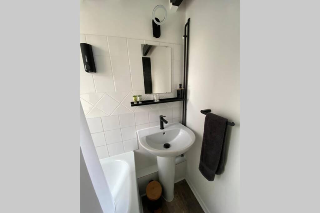 La Maison Sevigne - Appart Hotel - N°6 L'Indus Bethune Bagian luar foto